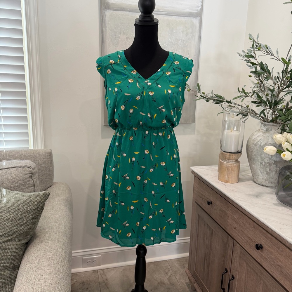 NWT 41 Hawthorne Midnight Scallop Detail Green Floral Sleeveless Dress